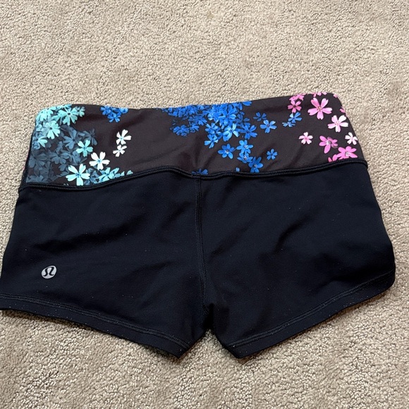 lululemon athletica Pants - lululemon athletica reversible Women's Black and Blue Floral Shorts